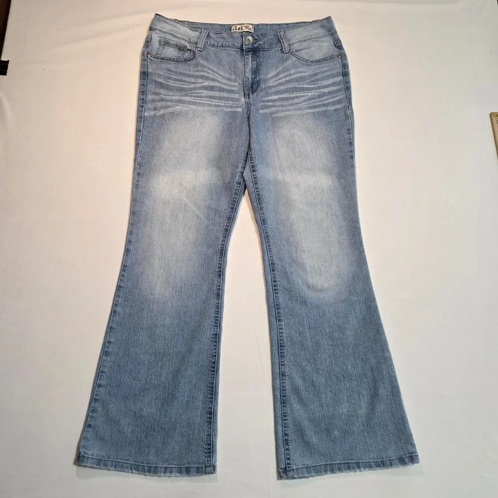 L.E.I. Sophia Hipster Flare Women's Size 15 Y2K Style Low Rise Flare Jeans